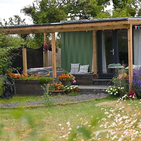 Sweet Pea Cabin Badsey Экстерьер фото