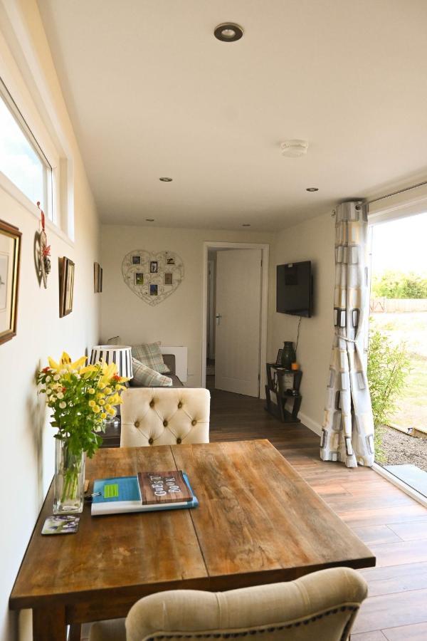 Sweet Pea Cabin Badsey Экстерьер фото