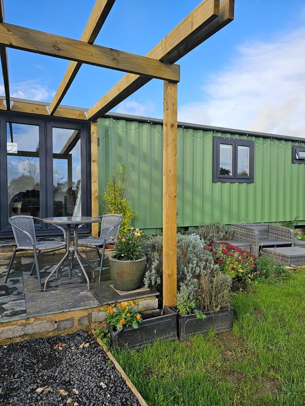 Sweet Pea Cabin Badsey Экстерьер фото