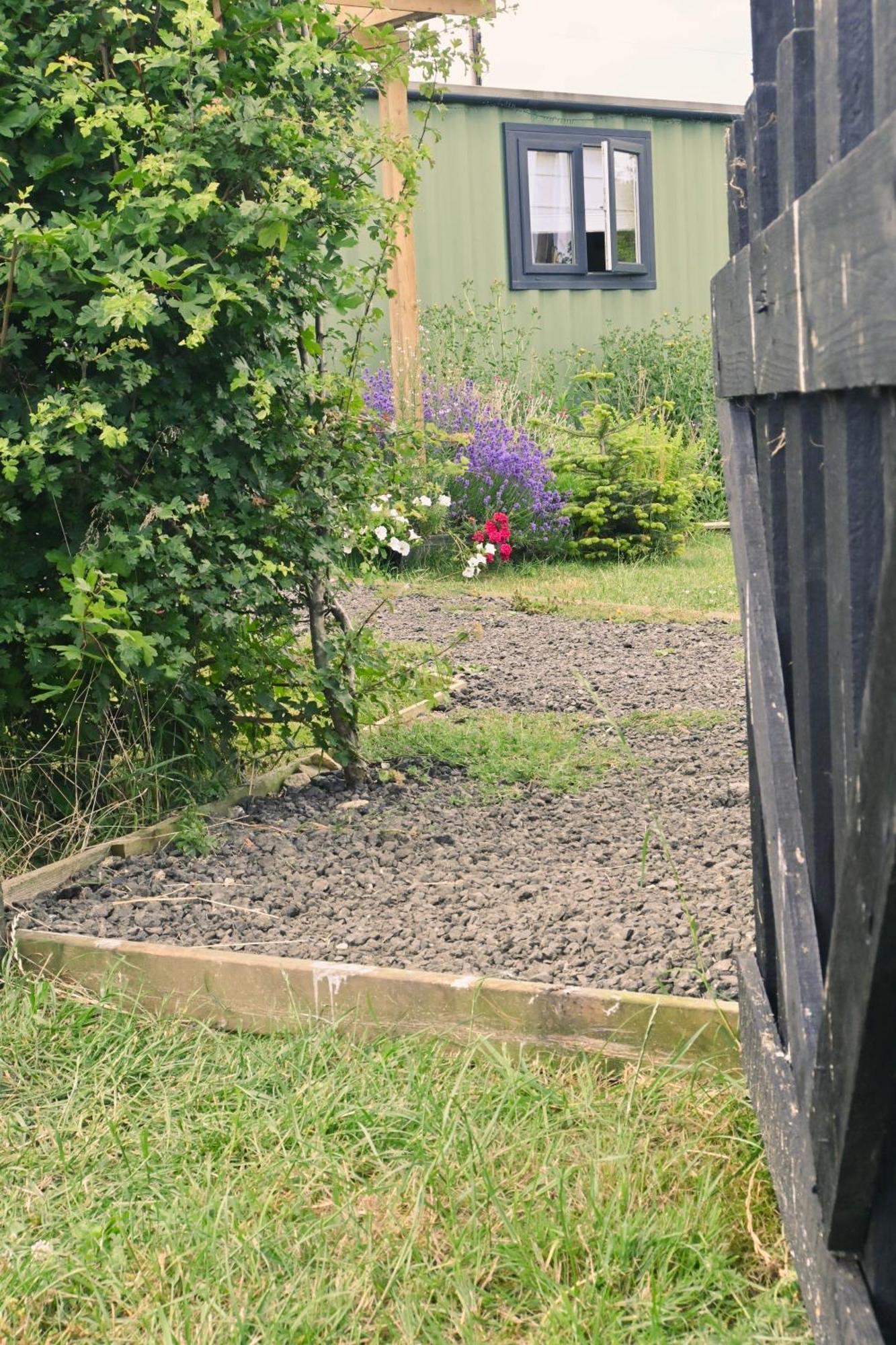 Sweet Pea Cabin Badsey Экстерьер фото