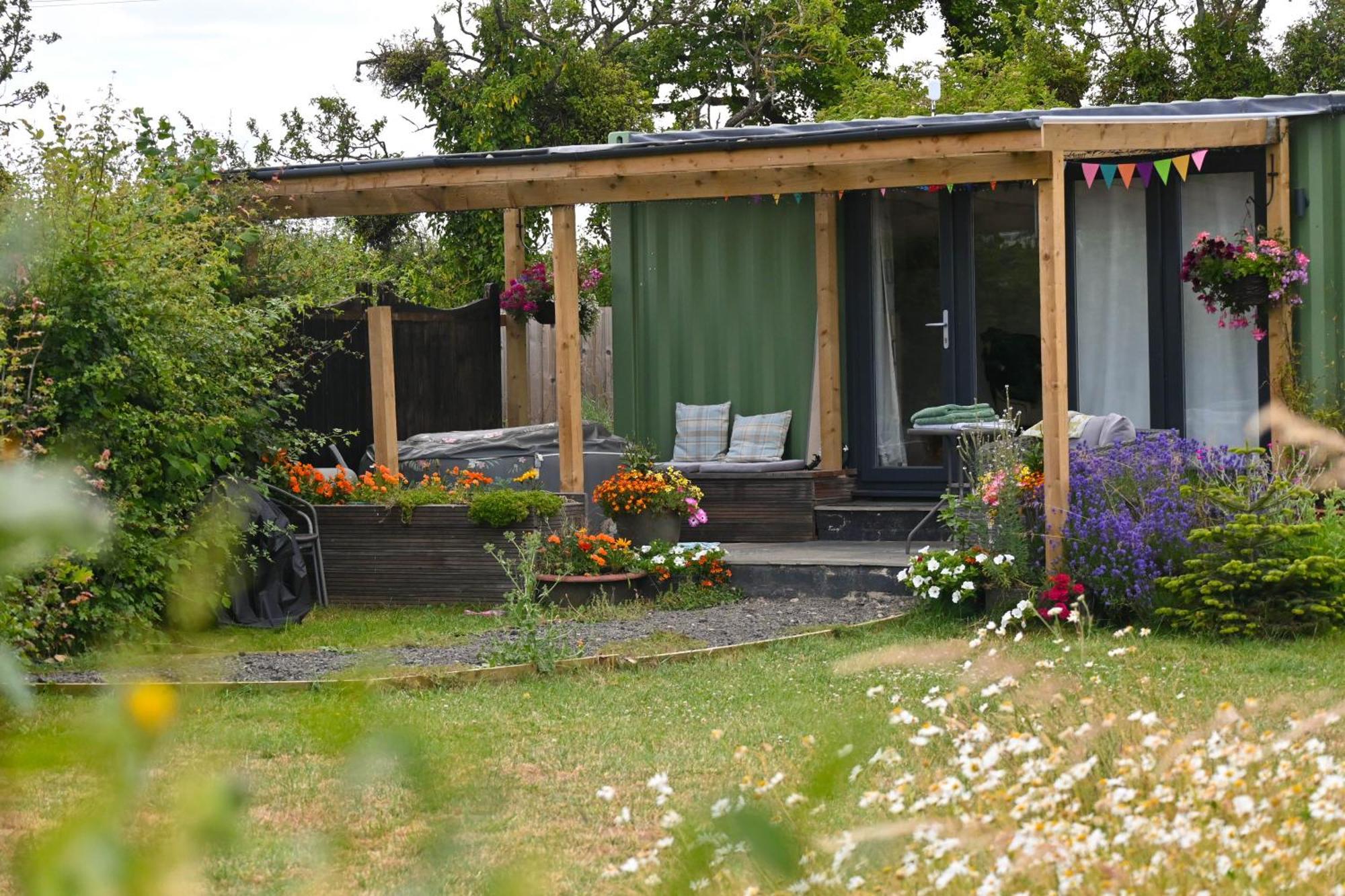 Sweet Pea Cabin Badsey Экстерьер фото